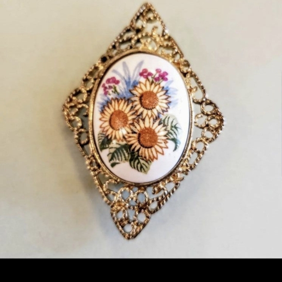 Vintage Gold Tone Brooch Sunflower - Picture 2 of 4